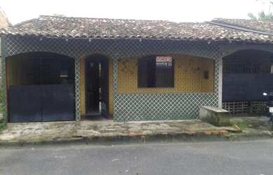 Imagem: A casa possui 3 Dormitórios, 2 Vagas na garagem, 80m² de Área