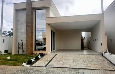 Imagem: A casa possui 3 Dormitórios, 2 Banheiros, 2 Vagas na garagem