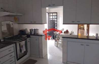 Imagem: A casa possui 3 Dormitórios, 4 Banheiros, 4 Vagas na garagem