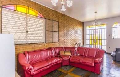 Imagem: A casa possui 2 Dormitórios, 1 Banheiro, 1 Vaga na garagem