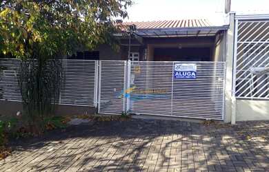 Imagem: A casa possui 3 Dormitórios, 1 Banheiro, 1 Vaga na garagem