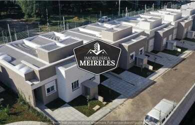 Imagem: A casa possui 3 Dormitórios, 2 Banheiros, 1 Vaga na garagem