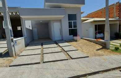 Imagem: A casa em condomínio à venda possui 3 Dormitórios, 2 Banheiros