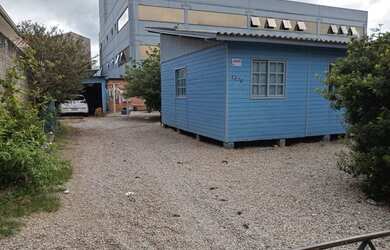 Imagem: A casa possui 3 Dormitórios, 1 Banheiro, 1 Vaga na garagem