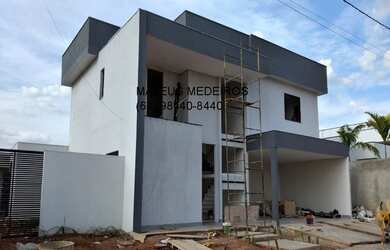 Imagem: A casa em condomínio possui 4 Dormitórios, 5 Banheiros, 2