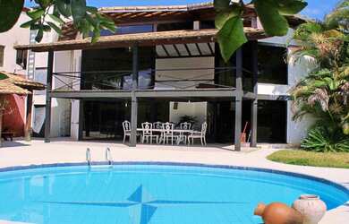 Imagem: A casa em condomínio possui 3 Dormitórios, 3 Banheiros, 640m²