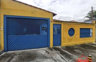 Imagem: A casa possui 4 Dormitórios, 4 Banheiros, 3 Vagas na garagem