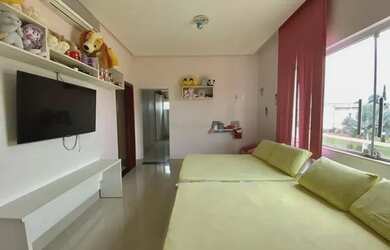 Imagem: A casa possui 3 Dormitórios, 1 Banheiro, 1 Vaga na garagem