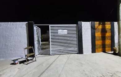 Imagem: A casa possui 1 Dormitório, 1 Banheiro, 1 Vaga na garagem