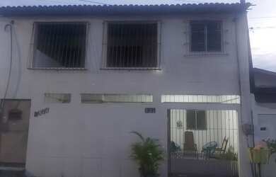 Imagem: A casa possui 5 Dormitórios, 3 Banheiros, 1 Vaga na garagem