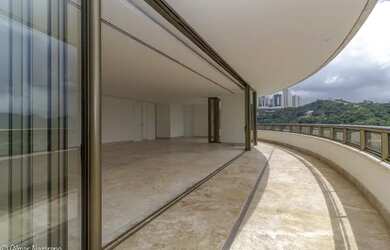 Imagem: O apartamento possui 4 Dormitórios, 5 Banheiros, 5 Vagas na