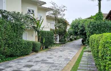 Imagem: A casa em condomínio possui 4 Dormitórios, 4 Banheiros, 2