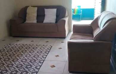 Imagem: A casa possui 2 Dormitórios, 2 Banheiros, 2 Vagas na garagem