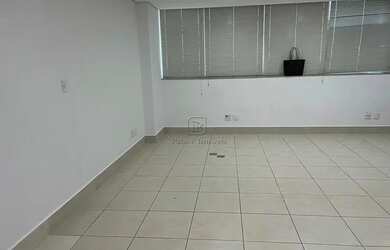 Imagem: O depósito possui 1 Vaga na garagem, 48m² de Área e está