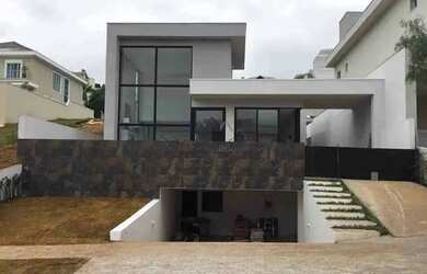 Imagem: A casa em condomínio possui 4 Dormitórios, 5 Banheiros, 4