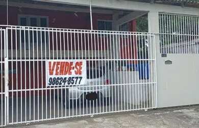 Imagem: A casa possui 3 Dormitórios, 3 Banheiros, 2 Vagas na garagem