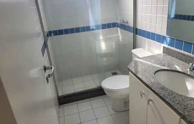 Imagem: A casa em condomínio possui 4 Dormitórios, 5 Banheiros, 2