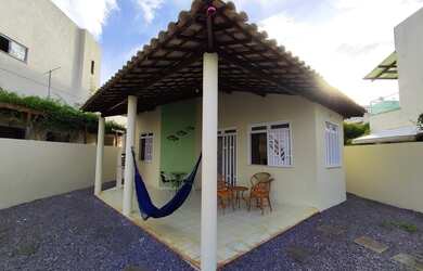 Imagem: A casa em condomínio possui 4 Dormitórios, 1 Banheiro, 2 Vagas