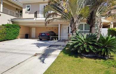 Imagem: A casa em condomínio possui 4 Dormitórios, 5 Banheiros, 4