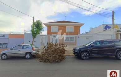 Imagem: O depósito possui 5 Vagas na garagem e 354m² de Área e está