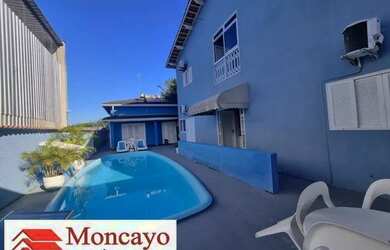 Imagem: A casa possui 5 Dormitórios, 2 Banheiros, 4 Vagas na garagem