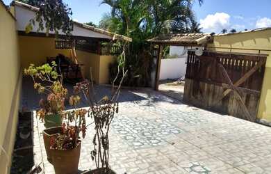 Imagem: A casa possui 2 Dormitórios, 2 Banheiros, 3 Vagas na garagem