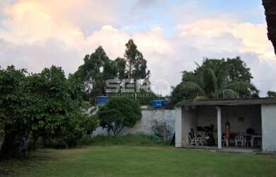 Imagem: A casa possui 3 Dormitórios, 2 Banheiros, 5 Vagas na garagem