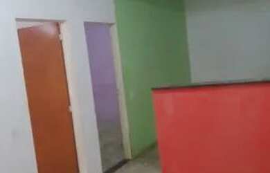 Imagem: A casa possui 2 Dormitórios, 1 Banheiro, 1 Vaga na garagem