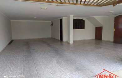 Imagem: A casa possui 4 Dormitórios, 3 Banheiros, 3 Vagas na garagem