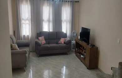 Imagem: A casa possui 3 Dormitórios, 2 Banheiros, 3 Vagas na garagem