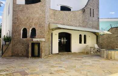 Imagem: A casa possui 4 Dormitórios, 4 Banheiros, 3 Vagas na garagem