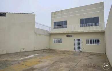 Imagem: A casa possui 5 Dormitórios, 5 Banheiros, 5 Vagas na garagem