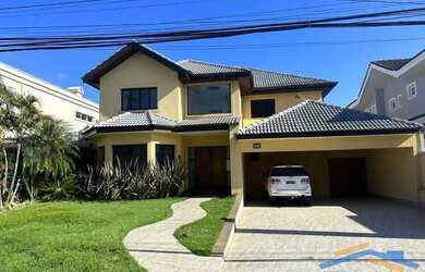 Imagem: A casa em condomínio possui 4 Dormitórios, 5 Banheiros, 5