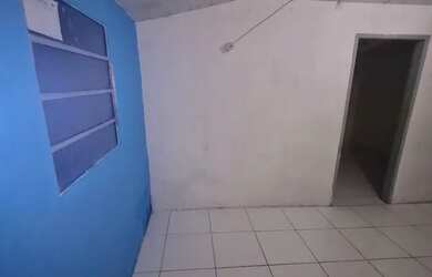 Imagem: A casa possui 2 Dormitórios, 1 Banheiro, 1 Vaga na garagem