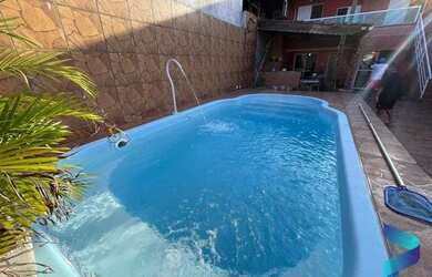 Imagem: A casa possui 2 Dormitórios, 3 Banheiros, 4 Vagas na garagem