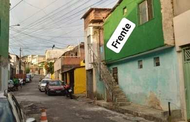 Imagem: A casa possui 2 Dormitórios e 1 Banheiro e está localizado