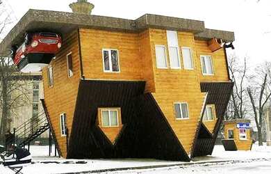 Imagem: A casa possui 1 Dormitório, 1 Banheiro, 1 Vaga na garagem