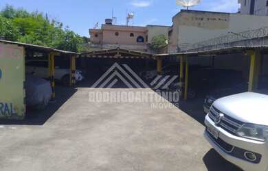 Imagem: O terreno está localizado em Centro, Montes Claros à venda