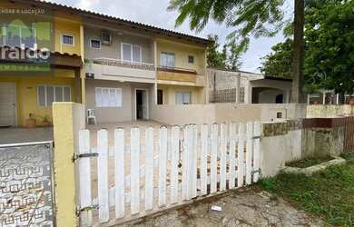 Imagem: A casa possui 3 Dormitórios, 1 Banheiro, 2 Vagas na garagem