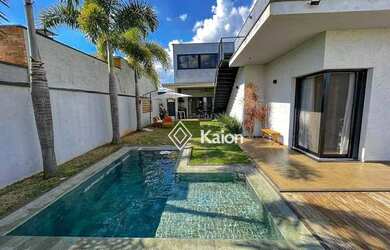 Imagem: A casa em condomínio possui 4 Dormitórios, 4 Banheiros, 4