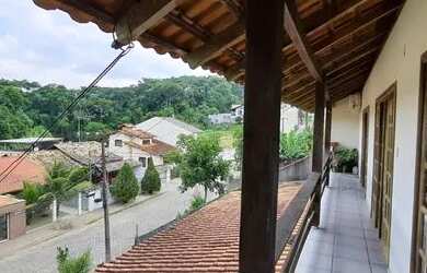 Imagem: A casa à venda possui 4 Dormitórios, 3 Banheiros, 4 Vagas