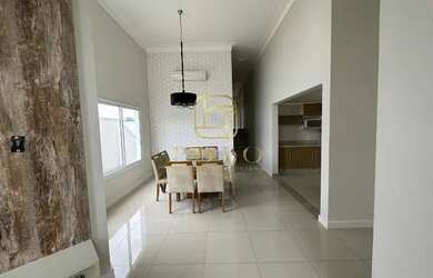 Imagem: A casa em condomínio possui 4 Dormitórios, 2 Banheiros, 4