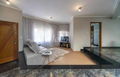 Imagem: A casa possui 3 Dormitórios, 3 Banheiros, 5 Vagas na garagem