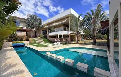 Imagem: A casa possui 5 Dormitórios, 3 Banheiros, 5 Vagas na garagem