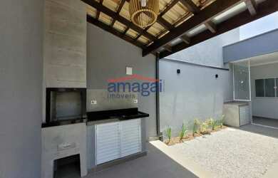 Imagem: A casa possui 2 Dormitórios, 1 Banheiro, 2 Vagas na garagem