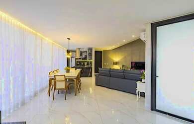 Imagem: A casa em condomínio possui 4 Dormitórios, 5 Banheiros, 4