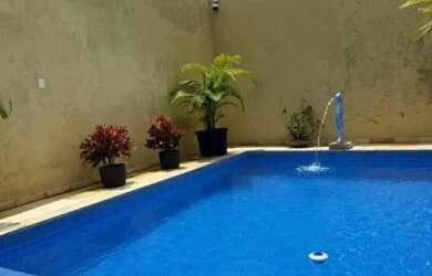 Imagem: A casa possui 2 Dormitórios, 2 Banheiros, 2 Vagas na garagem