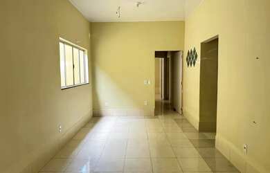 Imagem 12: Casa térrea com 4/4 sendo 3 destes suítes, Edicula com churrasqueira...