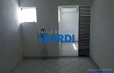 Imagem: O depósito possui 100m² de Área e está localizado em Água