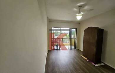 Imagem: O apartamento possui 1 Dormitório, 1 Banheiro, 1 Vaga na garagem